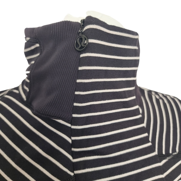 Lululemon Base Runner 1/2 Zip Parallel Stripe Black White / Black Pullover 4. - Picture 5 of 13